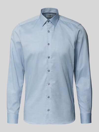 Produktfoto, Slim Fit Freizeithemd mit Kentkragen von OLYMP Level Five aus elastischem Baumwoll-Mix, langärmelig, unifarben hellblau, sportliche Knopfleiste und Sportmanschetten, dezente Struktur, Rückenlänge 80 cm, Schulterbreite 46 cm, Ärmellänge 67 cm.