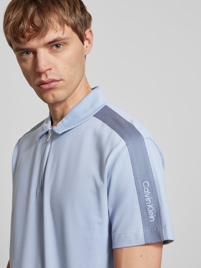 Calvin Klein Jeans Poloshirt met labeldetail Lichtblauw - 3