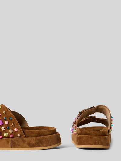 Produktfoto, Sandalette aus Leder mit Ziersteinbesatz von ALMA EN PENA in Braun mit bunten Ziersteinen, Abgerundete-Spitze, Absatzhöhe: 5 cm, Riemen mit Dornschließe, Damen, Größe 40, Textur aus Echtleder