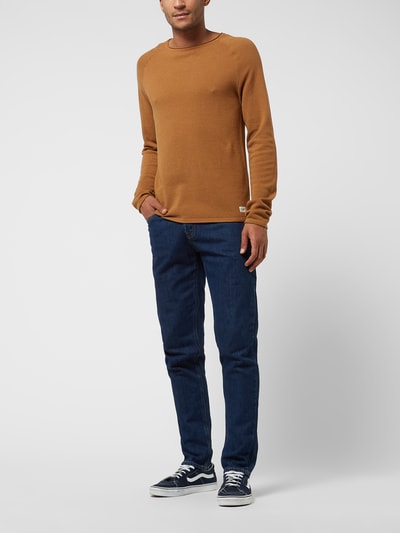 Jack & Jones Sweter z dzianiny z naszywką z logo model ‘HILL’ Camel 1