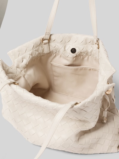 Produktfoto, Tote Bag in Leder-Optik Modell 'Riccy' von Liu Jo White in Flecht-Optik, cremefarben, Schmaler Schulterriemen, Innenfach mit Reißverschluss, Hauptfach mit Magnetverschluss, Maße 40x30x17 cm, Schulterriemen 57 cm.