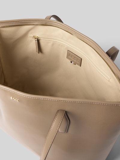 Produktfoto, torba shopper w kolorze beżowym z materiału skóropodobnego BOSS, model 'SANDY', wnętrze jasne, wyraźna struktura
