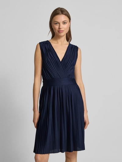 GUIDO MARIA KRETSCHMER WOMAN Knielanges Cocktailkleid mit Plisseefalten Modell 'Linn' Marine 4