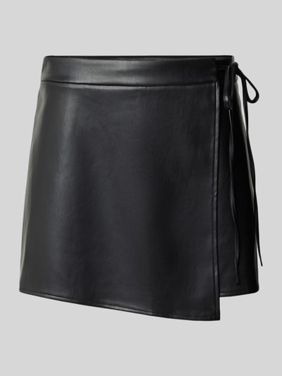 Produktfoto, Minirok in Leder-Optik van Gina Tricot, Dames minirok in leerlook met wikkellook, sierstrik, asymmetrische look, bandwijdte bij maat 36: 38 cm, totale lengte bij maat 36: 37 cm