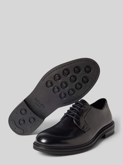Productfoto, zwarte Schnürschuh aus Leder mit Label-Prägung Modell 'Sanjay' van DIGEL met ronde neus, gestructureerde zool en vetersluiting