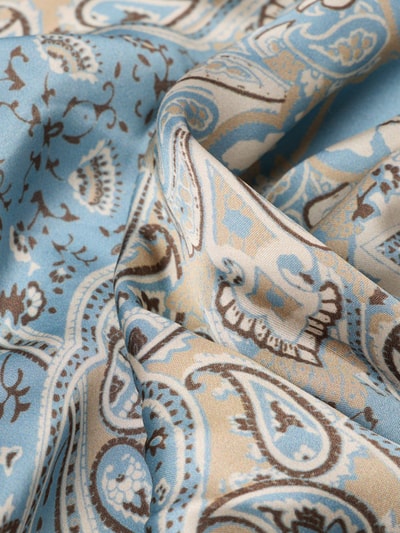 Produktfoto, Tuch aus reiner Viskose von Jake*s Casual mit rechteckiger Passform, blau-beiger Allover-Paisley-Print, gewebte-Optik, Detailaufnahme