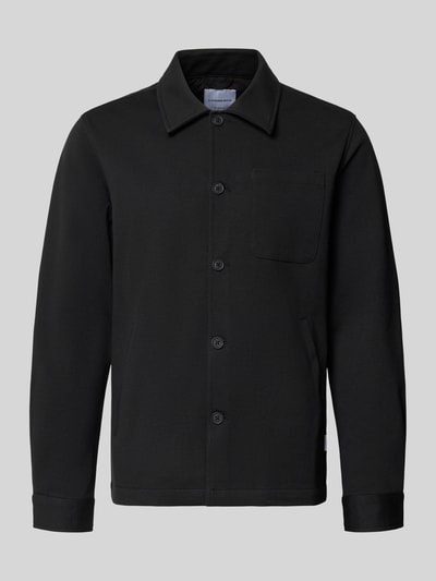 Produktfoto, Slim Fit Hemdjacke mit Viskose-Anteil von Lindbergh in Schwarz mit Umlegekragen, Knopfleiste, Brust- und Eingrifftaschen, elastischer Material-Mix
