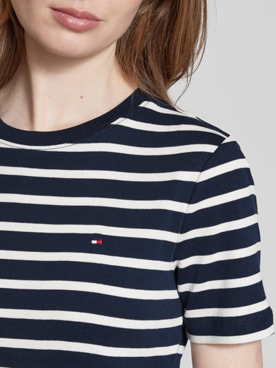 Tommy Hilfiger Slim Fit T-Shirt mit Label-Detail Marine 3