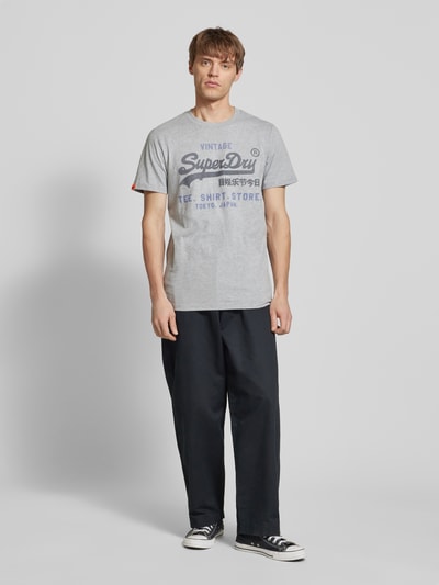 Superdry Relaxed Fit T-Shirt mit Label-Print Mittelgrau 1