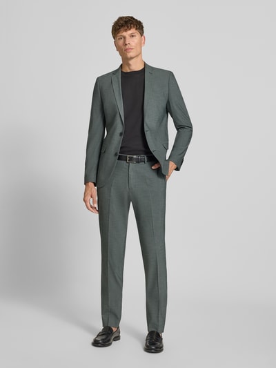 Männermodel trägt Regular Fit Anzughose mit Viskose-Anteil Modell 'S PURE' von s.Oliver BLACK LABEL, Herren, Ganzkörperansicht von vorne.