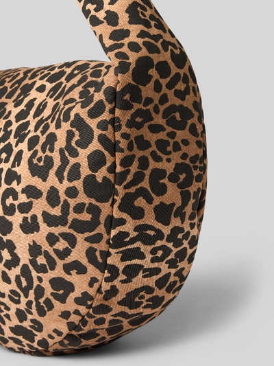 Produktfoto, Shoulder Bag aus reiner Baumwolle mit Logo-Stitching von Studio Noos im Allover-Animal-Print, Detailaufnahme, Struktur fein gewebt