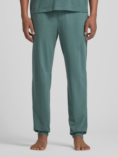 Männermodel draagt Comfort Fit Sweathose aus Baumwoll-Mix Modell 'MIX&MATCH PANTS' van BOSS, unikleurig, jersey, Nahaufnahme onderlichaam.