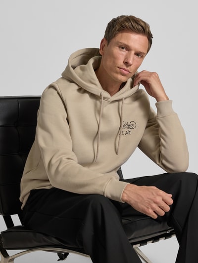 Les Deux Hoodie mit Label-Print und Känguru-Tasche Sand 3