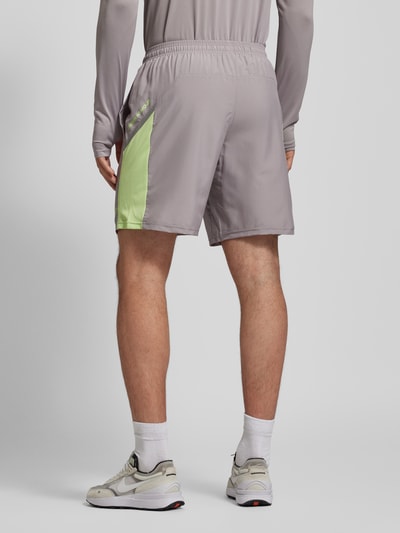 Under Armour Regular Fit Shorts mit Label-Print Modell 'Tech Utility' Anthrazit 5