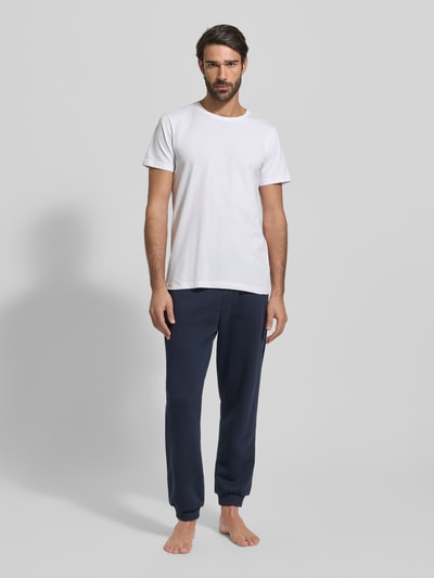 Mannelijk model draagt T-Shirt met Rundhalsausschnitt im 2er-Pack van MCNEAL, wit katoen, slim fit, voorkant volledige lichaamsweergave.