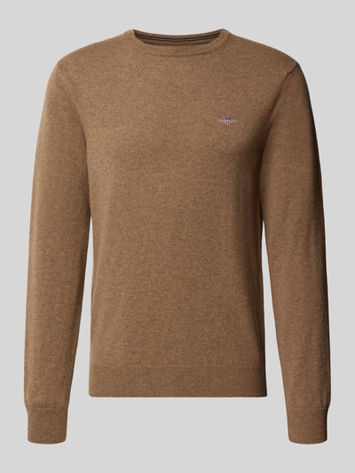 Produktfoto, brauner Regular Fit Pullover aus reiner Wolle von GANT, feine Strickstruktur, Logo vorn, Herren Pullover von GANT