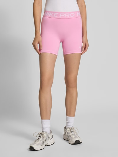 Nike Szorty sportowe o kroju skinny fit z elastycznym paskiem z logo Różowy 4