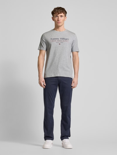 Tommy Hilfiger T-Shirt mit Label-Print Hellgrau 1