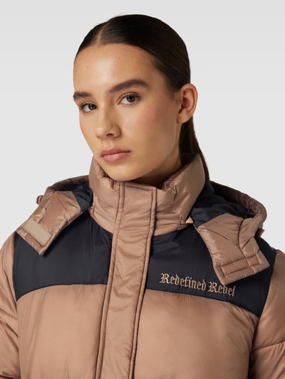 Redefined Rebel Steppjacke mit Label-Schriftzug Modell 'DACE' Beige 3