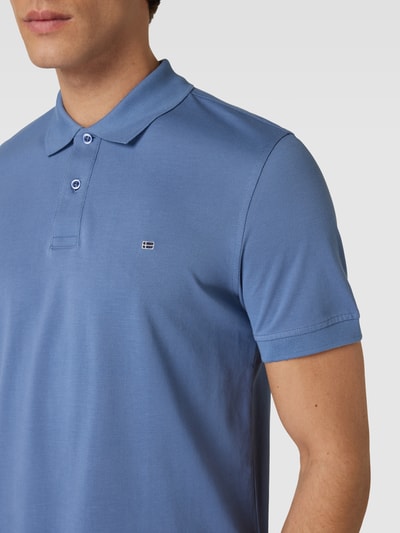 Christian Berg Men Poloshirt im unifarbenen Design Jeansblau 3