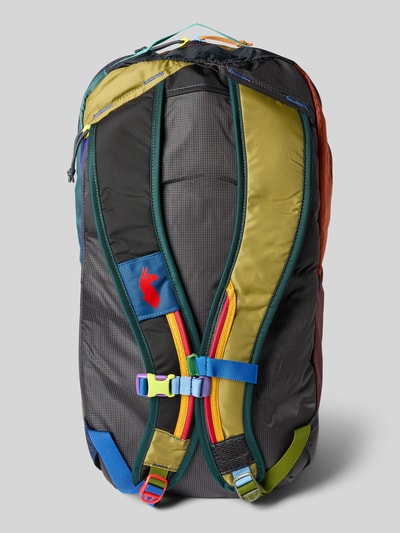 Produktfoto, Rucksack mit Logo-Print Modell 'Batac' von Cotopaxi in mehrfarbigem Design, Reißverschluss, Hauptfach, verstellbare Schulterriemen, Reißverschlusstaschen, 24 Liter Fassungsvermögen, Maße ca. 53 cm Länge, 23 cm Breite, 18 cm Tiefe, vielseitige Textur und Farbakzente