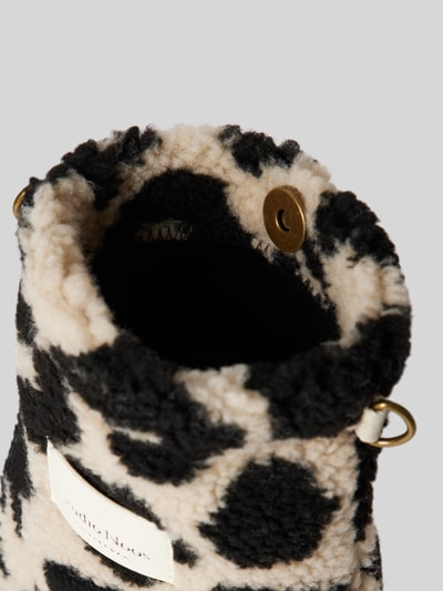 STUDIO NOOS Handytasche aus Teddyfell Modell 'Holy Cow' Sand 5