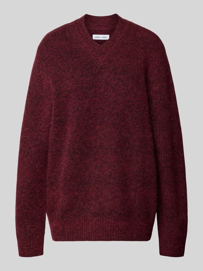 Produktfoto, Strickpullover mit V-Ausschnitt Modell 'FLOYD' von Samsøe Samsøe, bordeauxrot meliert, Woll-Mix mit Alpaka, Relaxed Fit.