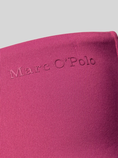 Produktfoto, Bikini-Hose mit Label-Detail von Marc O'Polo in Unifarbe Pink aus Jersey-Stretch mit geprägter Label-Applikation, Detailaufnahme
