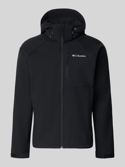 Produktfoto, schwarze Regular Fit Jacke mit Logo-Print Modell 'Cascade Ridge™' von Columbia, Softshell, Kapuze, Napoleontasche, glatte Textur.