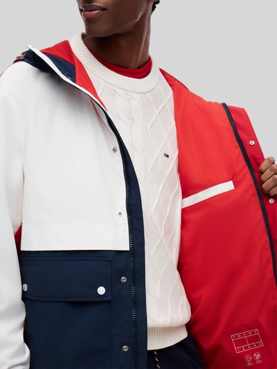 Tommy Jeans Regular Fit Jacke aus Nylon mit Logo-Patch Marine 6