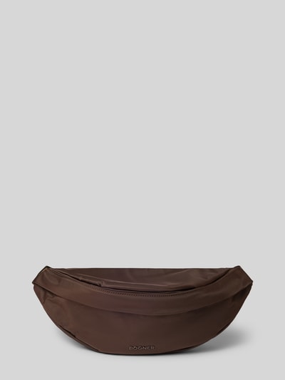 Produktfoto, Bauchtasche mit Logo-Detail Modell 'Janica' von BOGNER in Dunkelbraun, glatte Struktur, Reißverschluss, verstellbarer Riemen, 40x15x12 cm