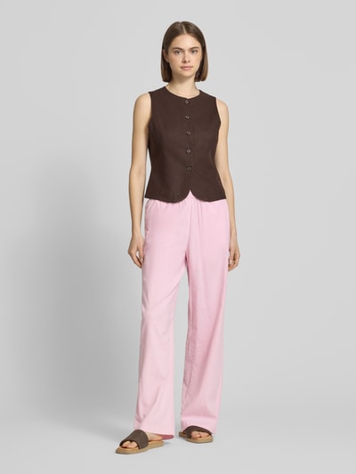 Frauenmodel trägt Wide-Leg-Pants mit elastischem Bund Modell 'ELLA' von JJXX, Leinen-Baumwoll-Mix, Loose-Fit, zartrosa, Ganzkörperansicht von vorne.