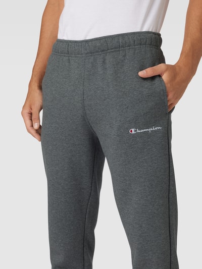 CHAMPION Regular Fit Sweatpants mit Label-Stitching Mittelgrau Melange 3