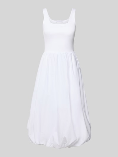 Produktfoto, Ballonförmiges Midikleid im 2-in-1-Look von Rich & Royal aus weißem Baumwoll-Elasthan-Mix, ballonförmiger Schnitt, Karree-Ausschnitt, glatte Textur. Rückenlänge bei Größe S: 26 cm, Brustweite bei Größe S: 33 cm.