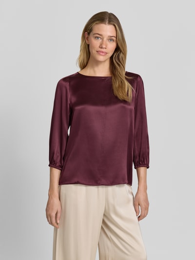 Vrouwenmodel draagt Blusenshirt aus Seide mit 3/4-Arm van Marc Cain in bordeaux, regular fit, ronde hals, zuiver zijde, ruglengte maat 36: 60 cm, mouwlengte maat 36: 49 cm, vooraanzicht bovenlichaam