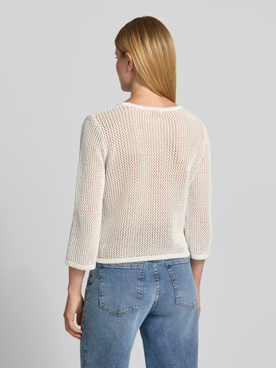 Vrouwenmodel draagt gebreide pullover met ronde hals van More & More, katoenmix, recht model, ajourwerk, ruglengte maat 36: 47 cm, mouwlengte maat 36: 48 cm, volledige achteraanzicht