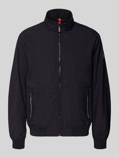 Produktfoto, schwarze Regular Fit Jacke mit Stehkragen von Lerros, sichtbare Reißverschlusstaschen, elastische Abschlüsse, glatte Textur