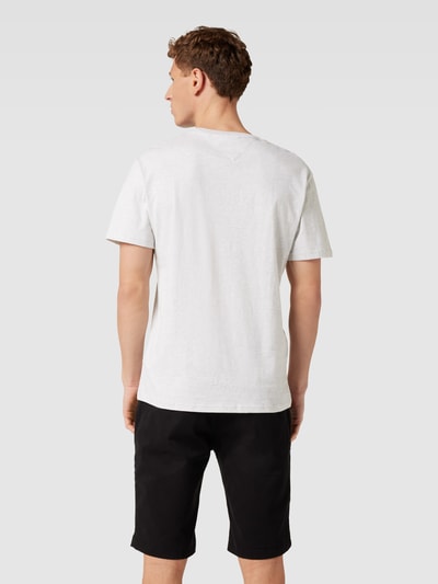 Tommy Jeans T-Shirt mit Label-Stitching Hellgrau Melange 5