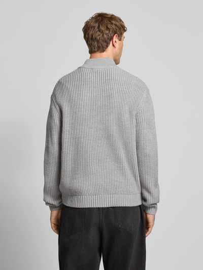 REVIEW Strickpullover mit Stehkragen und Reißverschluss Hellgrau Melange 5