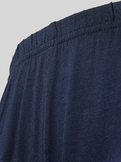 Produktfoto, Regular Fit Pyjama-Shorts mit elastischem Bund von Christian Berg Woman, dunkelblauer Baumwoll-Modal-Mix, feine Bordüre am Beinabschluss, glatte Struktur