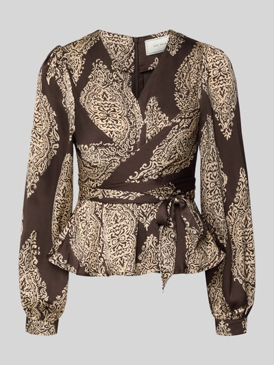 Produktfoto, Regular Fit Bluse mit Allover-Paisley-Print Modell 'Rista' von Neo Noir, kopertowy styl, dekolt w serek, długi rękaw, taliowany krój, długość tyłu w rozmiarze 36: 54 cm, długość rękawów w rozmiarze 36: 63 cm, beżowo-brązowy kolor, wzór paisley, tekstura gładka