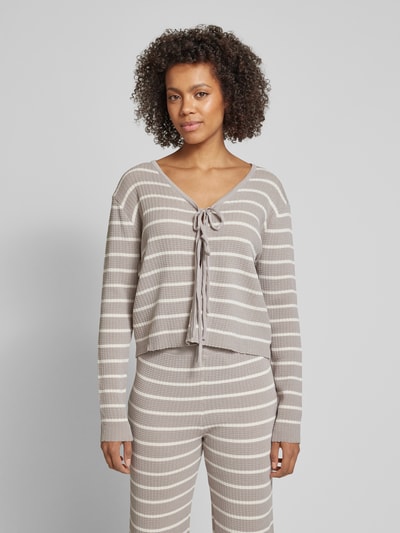 VILLA SOPHIE Regular Fit Cardigan mit V-Ausschnitt Modell 'NURIA' Taupe 4