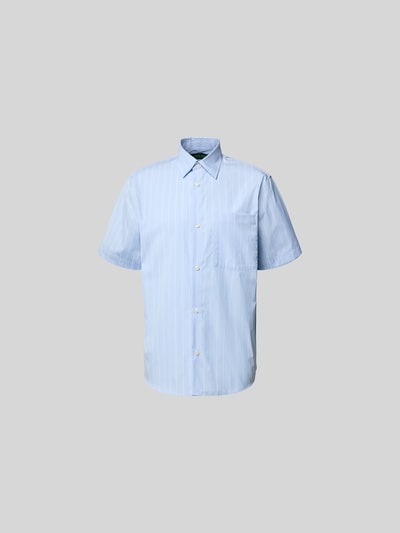 Produktfoto, Classic Fit Freizeithemd aus Baumwolle von ANNARR, hellblau mit feinen weißen Streifen, Durchgehende Knopfleiste, Brusttasche, Kurzärmelig, Rückenlänge 81 cm, Schulterbreite 48 cm, Ärmellänge 28 cm, Reine Baumwolle