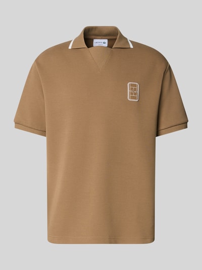 Produktfoto, bruin loose fit poloshirt van Lacoste met witte details, zachte textuur, heren poloshirt Loose Fit Poloshirt.