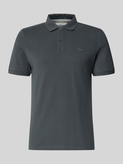 Produktfoto, Regular Fit Poloshirt aus reiner Baumwolle von s.Oliver RED LABEL in dunklem Grau, glatte Oberfläche, klassische Knopfleiste.