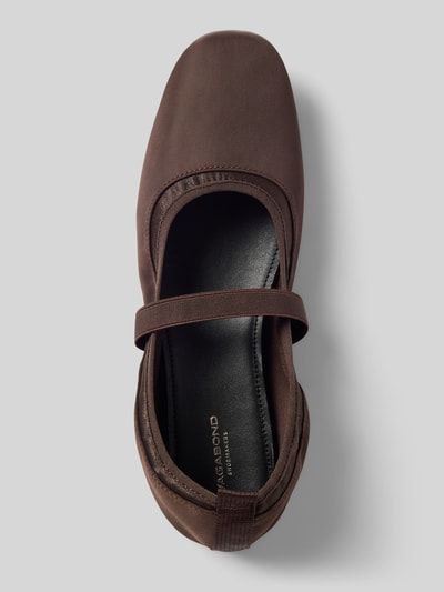 Produktfoto, Ballerina mit elastischem Riemen Modell 'HILLARY' von Vagabond in Braun, Optik: Unifarben, Schuhspitze: Quadratisch, abgerundet, Absatzform: Flach, Applikation: elastischer Riemen und Anziehschlaufe, Verschluss: Schlupf/offen, Sohle: Profiliert
