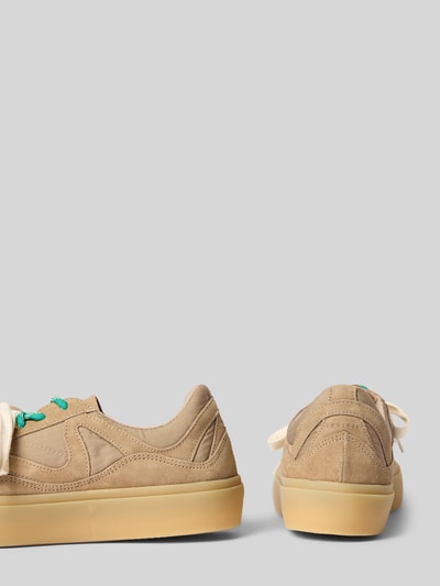Produktfoto, Sneaker aus Leder Modell 'LYNN' van INUIKII, dames sneakers van echt leer, afgeronde punt, vetersluiting, rubberzool, hakhoogte maat 40: 3 cm, schachthoogte maat 40: 7 cm, schachtbreedte maat 40: 7 cm, beige tinten, fijne textuur, glad oppervlak