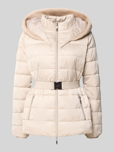 Produktfoto, kurtka pikowana 'Steppjacke mit Reißverschlusstaschen und Gürtel' von monari w kolorze kremowym, z zamkiem błyskawicznym dwustronnym, kieszeniami zapinanymi na zamek błyskawiczny, paskiem, kaptur ze sztucznym futrem, krój slim fit, Długość tyłu w rozmiarze 36: 67 cm, Szerokość ramion w rozmiarze 36: 42 cm, Szerokość w rozmiarze 36: 49 cm, Długość rękawów w rozmiarze 36: 62 cm
