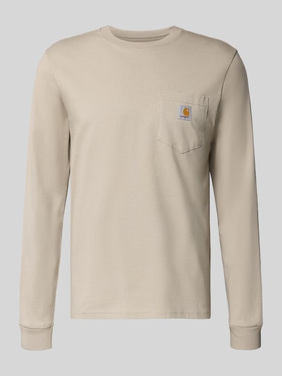 Produktfoto, Longsleeve mit Brusttasche und Label-Detail von Carhartt Work In Progress in Beige, Baumwolle, Regular Fit, Rundhalsausschnitt.