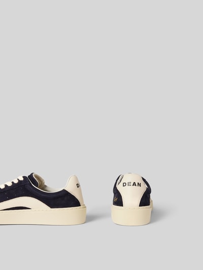 Produktfoto, Sneaker mit Schnürverschluss von Dsquared2 für Herren in Dunkelblau mit abgerundeter Spitze, Label-Detail, strukturierter Sohle, Absatzhöhe 3 cm, Schafthöhe 7 cm bei Größe 44